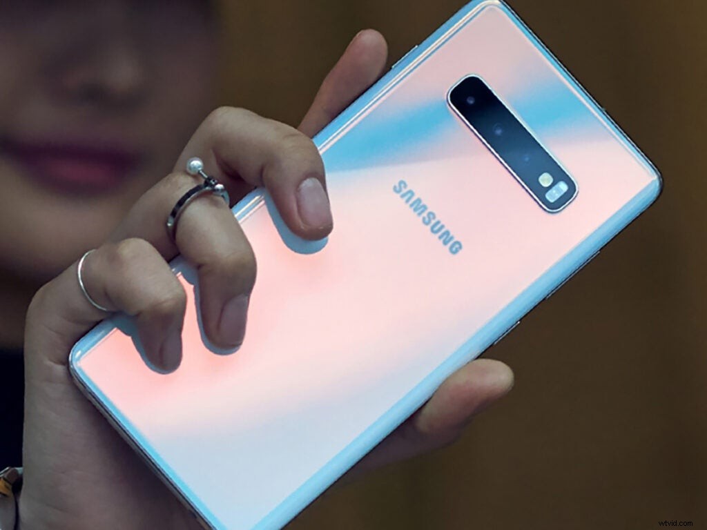 Smartphone Camera Lenses Explained: The Role of Extra Lenses