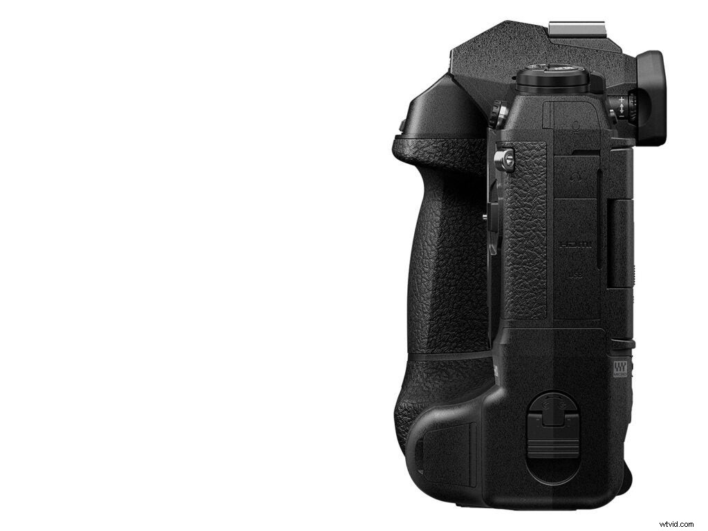 Olympus OM-D E-M1X: Pro Micro Four Thirds Mirrorless Camera for Sports Photographers