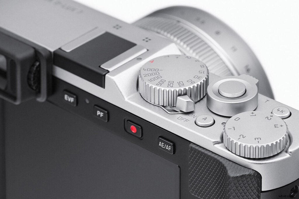 Leica D-Lux 7: Premium 17MP Compact Camera with Fast 24-75mm Zoom Lens