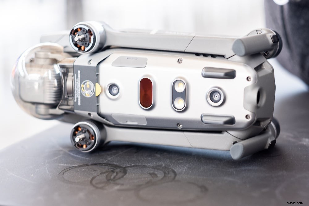 DJI Mavic 2 Pro & Zoom: Omnidirectional Sensors and AI for Crash-Free Flights