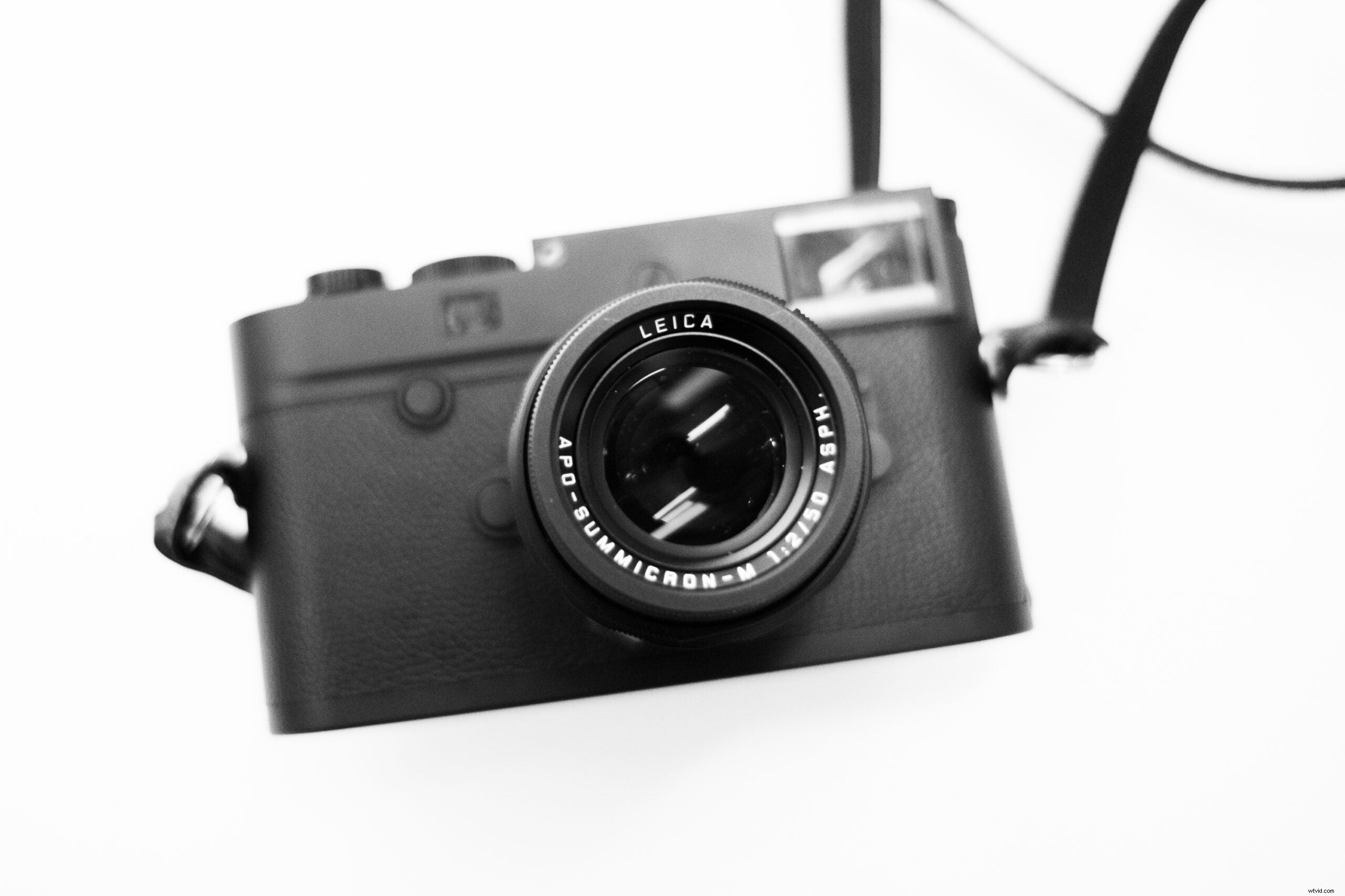 Leica M10 Monochrom Hands-On Review: 40MP Black-and-White Rangefinder with Sample Images