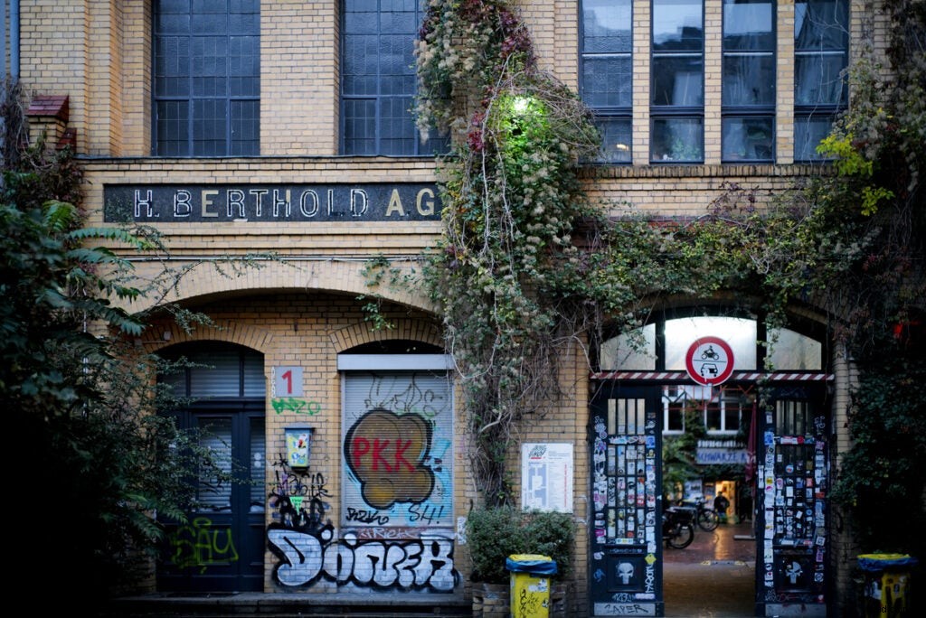 Leica SL2 Hands-On Review: 47MP Full-Frame Mirrorless Camera + Sample Images