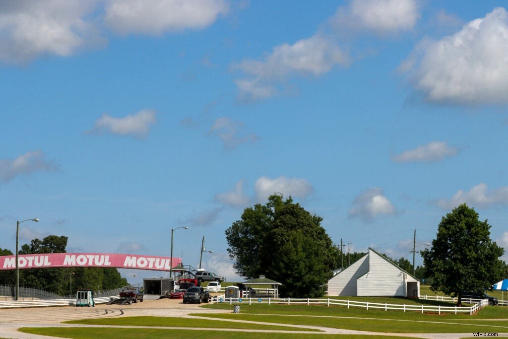 Hands-On Review: Canon EOS 90D DSLR – 32.5MP APS-C Sensor & Advanced AF