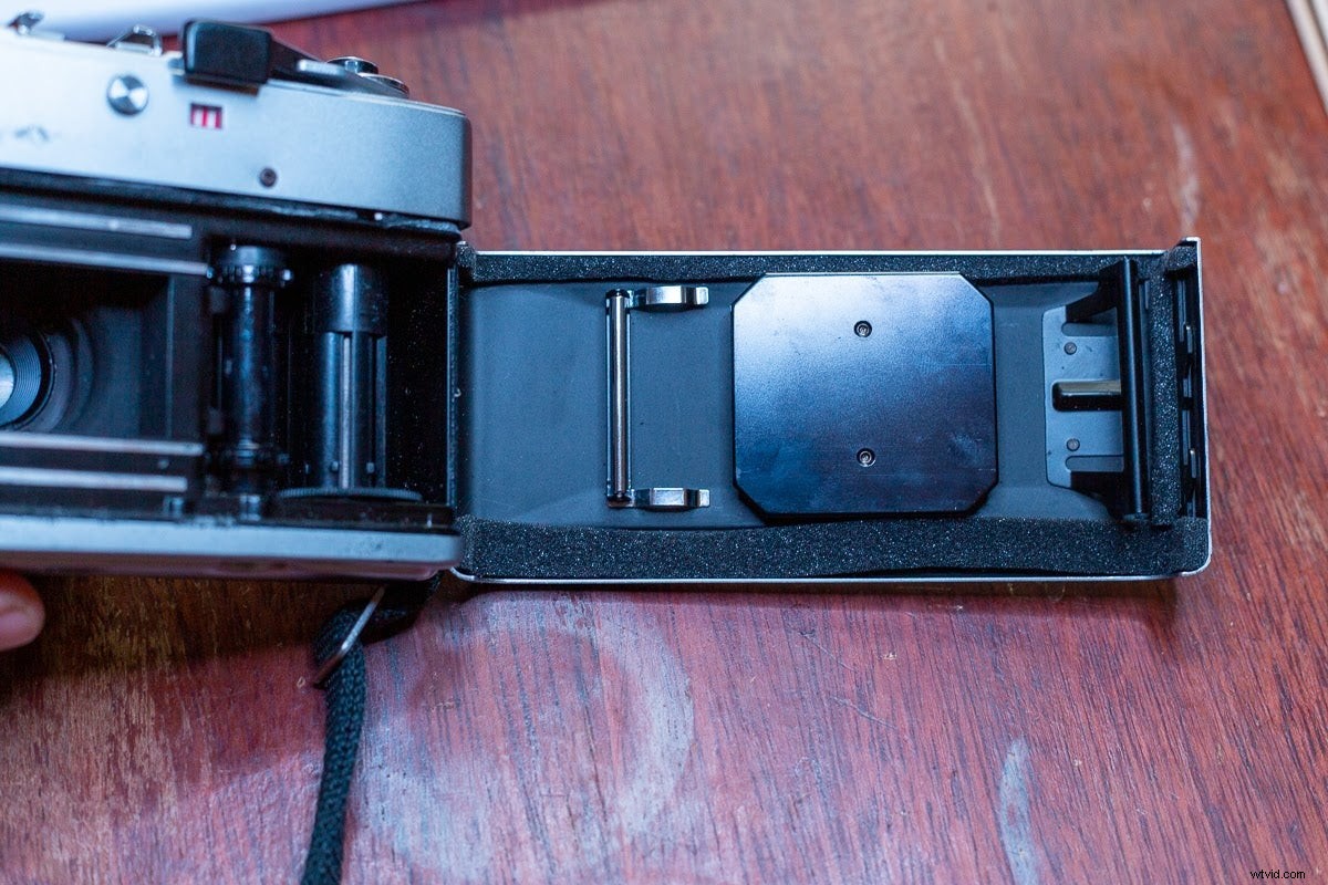 Step-by-Step Guide: Replacing Light Seals in Vintage Film Cameras