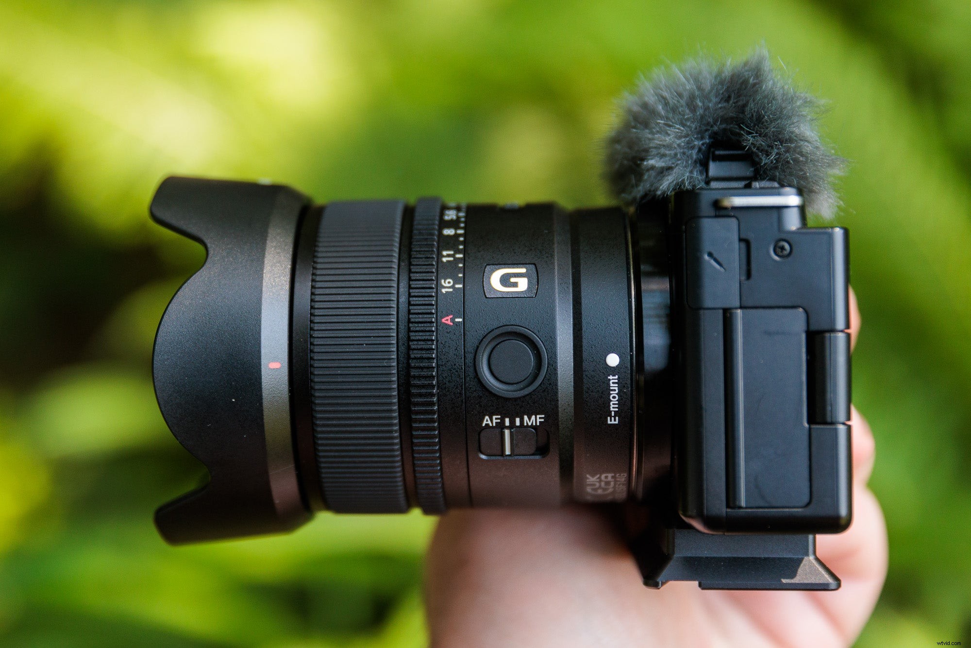 Hands-On: Sony s Ultra-Compact APS-C Wide-Angle Lenses Reviewed