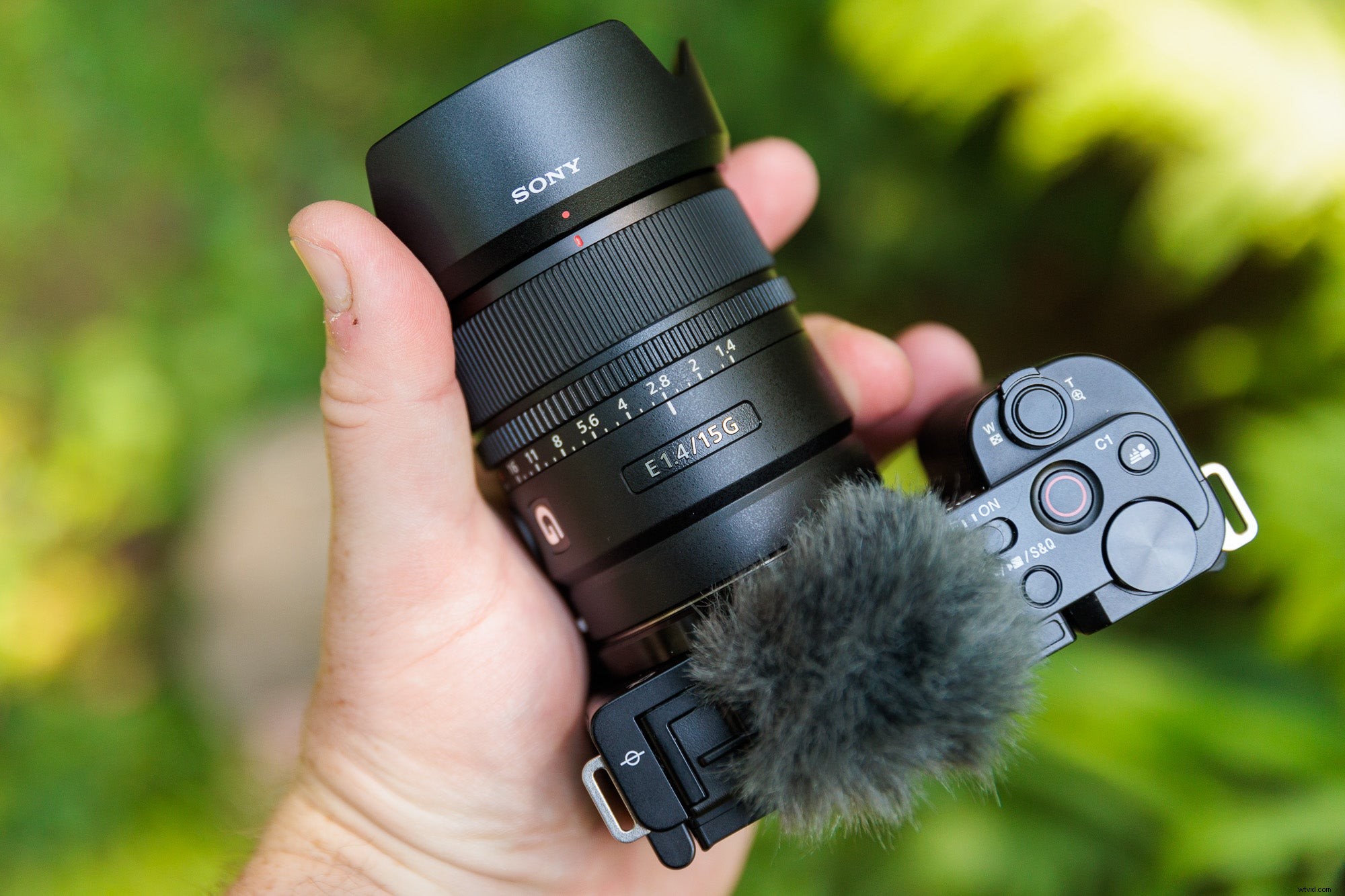 Hands-On: Sony s Ultra-Compact APS-C Wide-Angle Lenses Reviewed