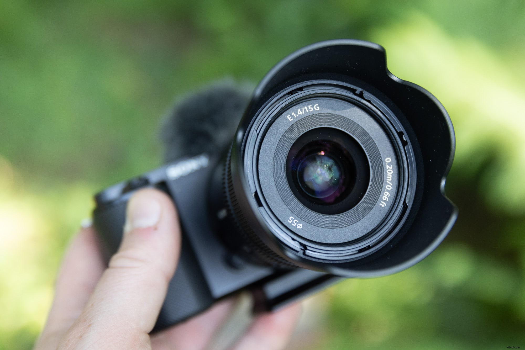 Hands-On: Sony s Ultra-Compact APS-C Wide-Angle Lenses Reviewed