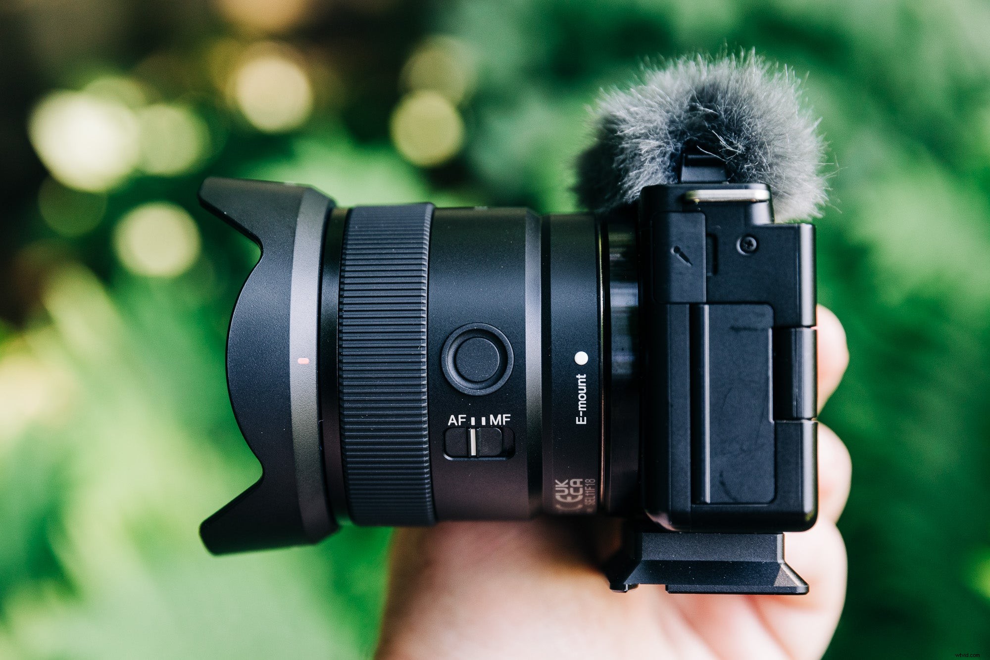 Hands-On: Sony s Ultra-Compact APS-C Wide-Angle Lenses Reviewed