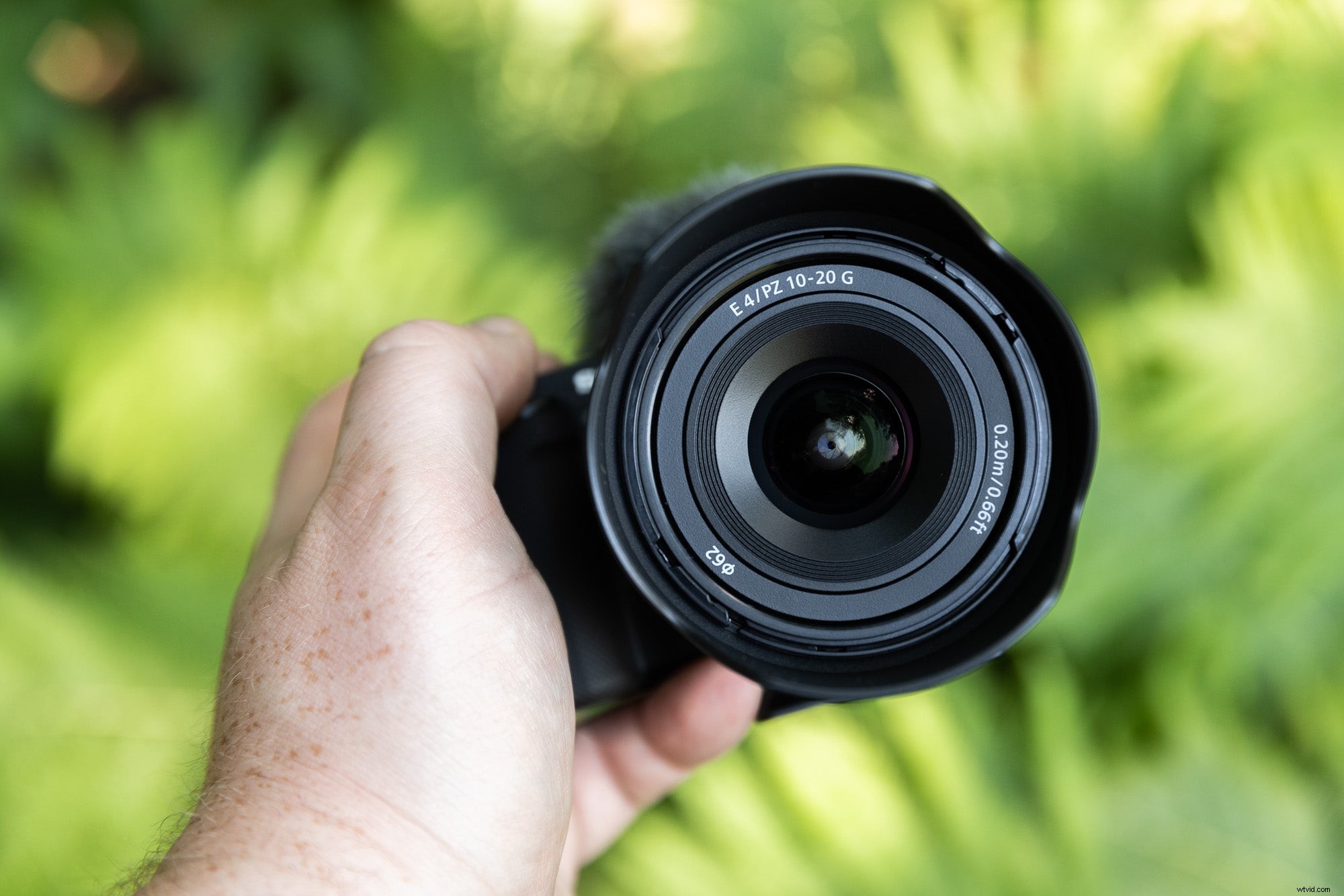 Hands-On: Sony s Ultra-Compact APS-C Wide-Angle Lenses Reviewed