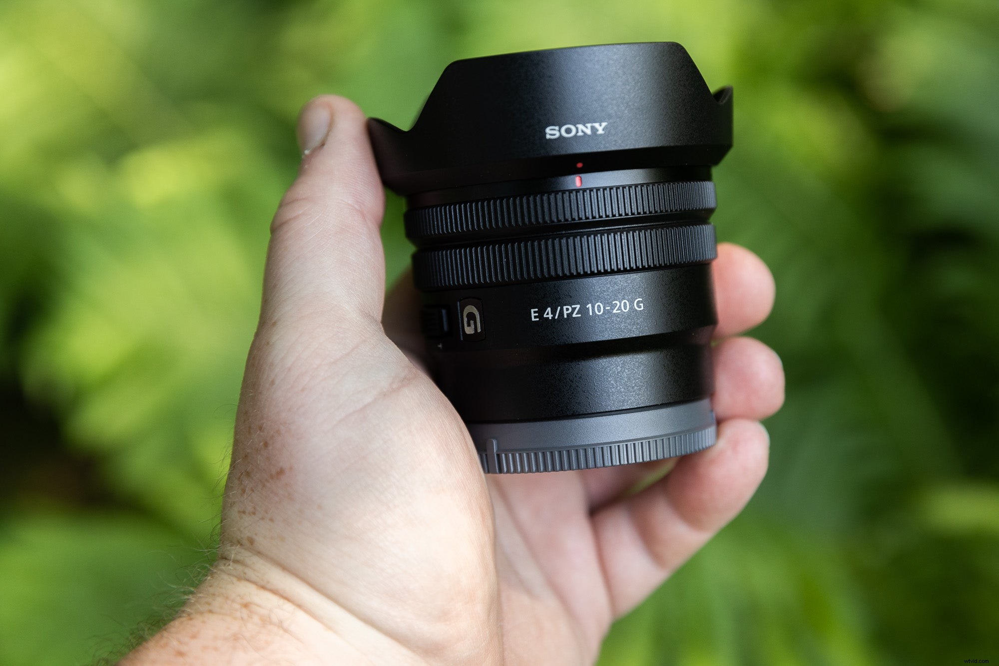 Hands-On: Sony s Ultra-Compact APS-C Wide-Angle Lenses Reviewed