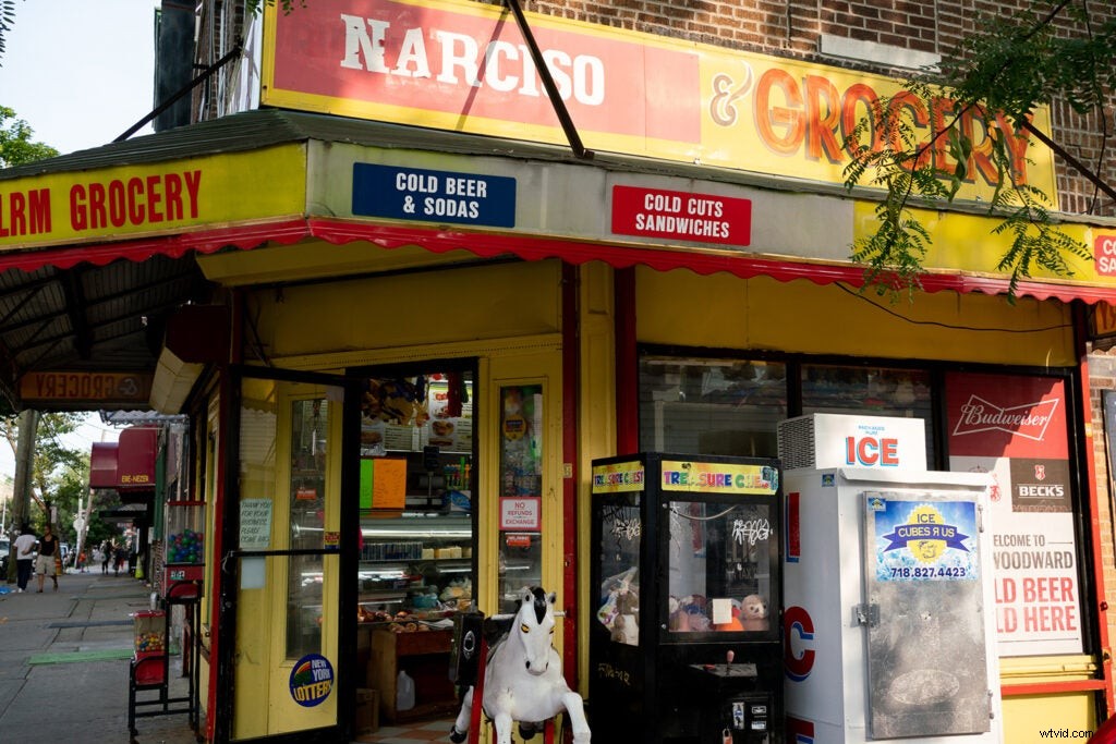 Sony FE 35mm f/1.8 Prime Lens Review: Hands-On Impressions and Sample Images