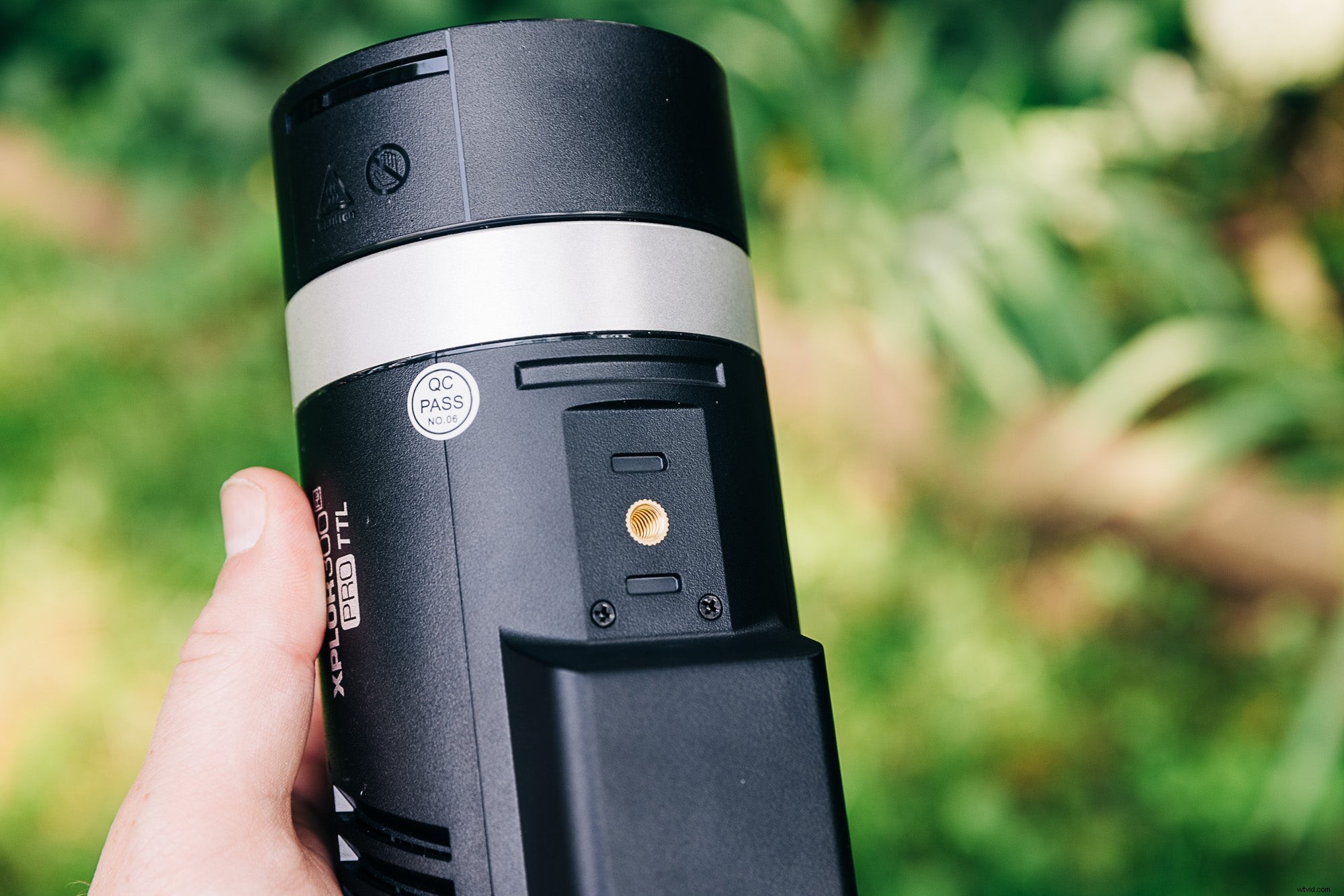 Flashpoint Xplor 300 Pro TTL R2 Review: Compact Strobe with Impressive Power