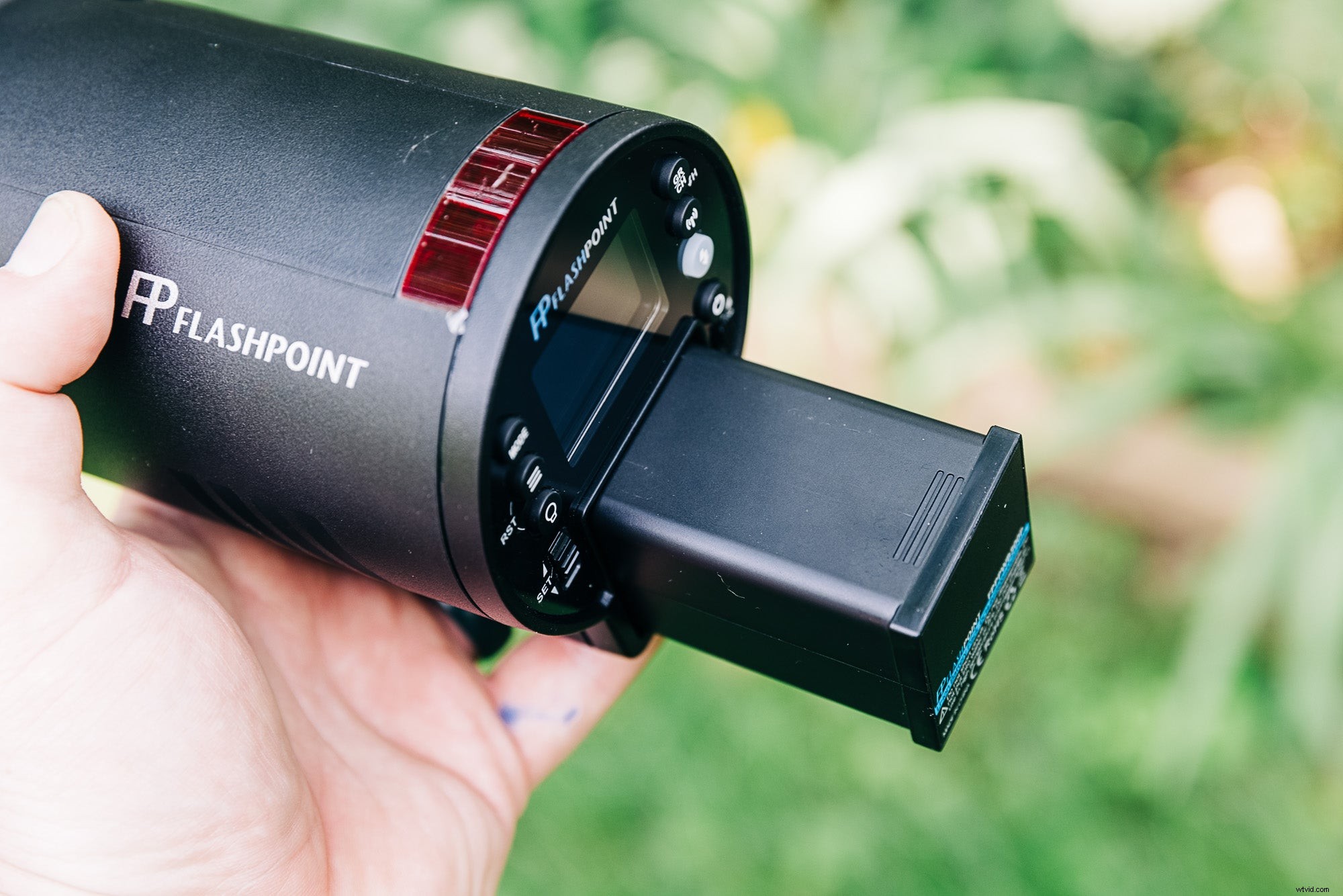 Flashpoint Xplor 300 Pro TTL R2 Review: Compact Strobe with Impressive Power