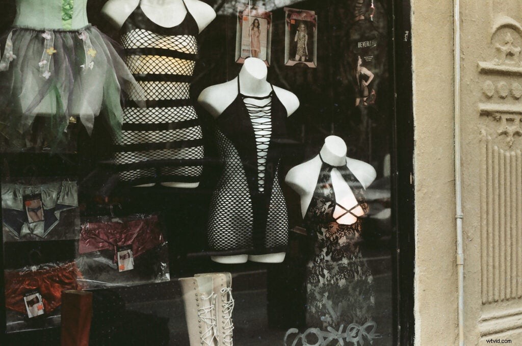 Lomography LomoChrome Metropolis R 100-400: First Impressions and Sample Images