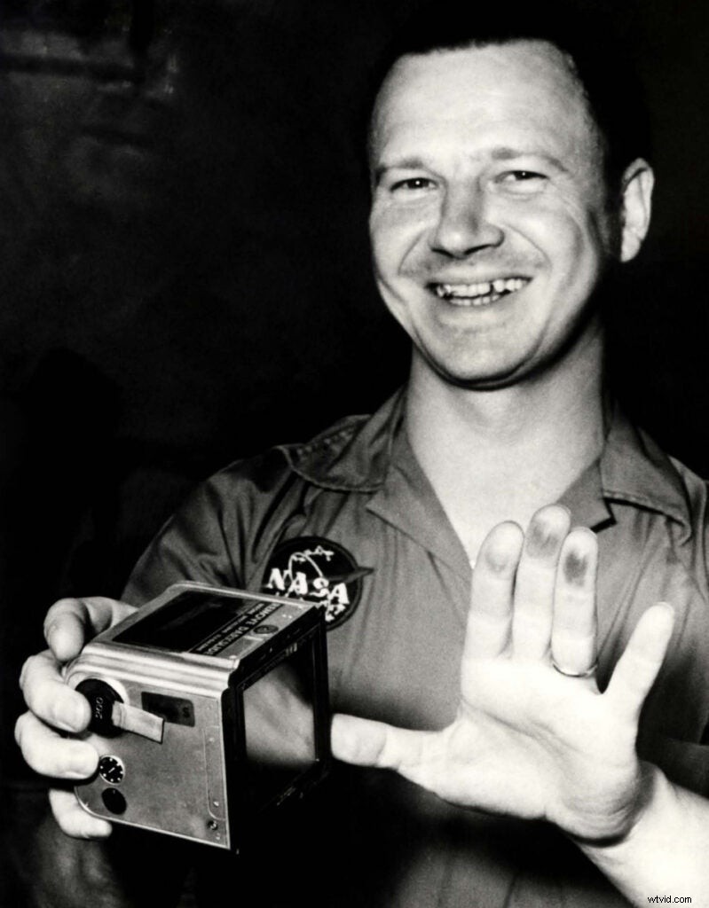 Discover Hasselblad s Historic 1969 Press Release: Apollo 11 Cameras on the Moon