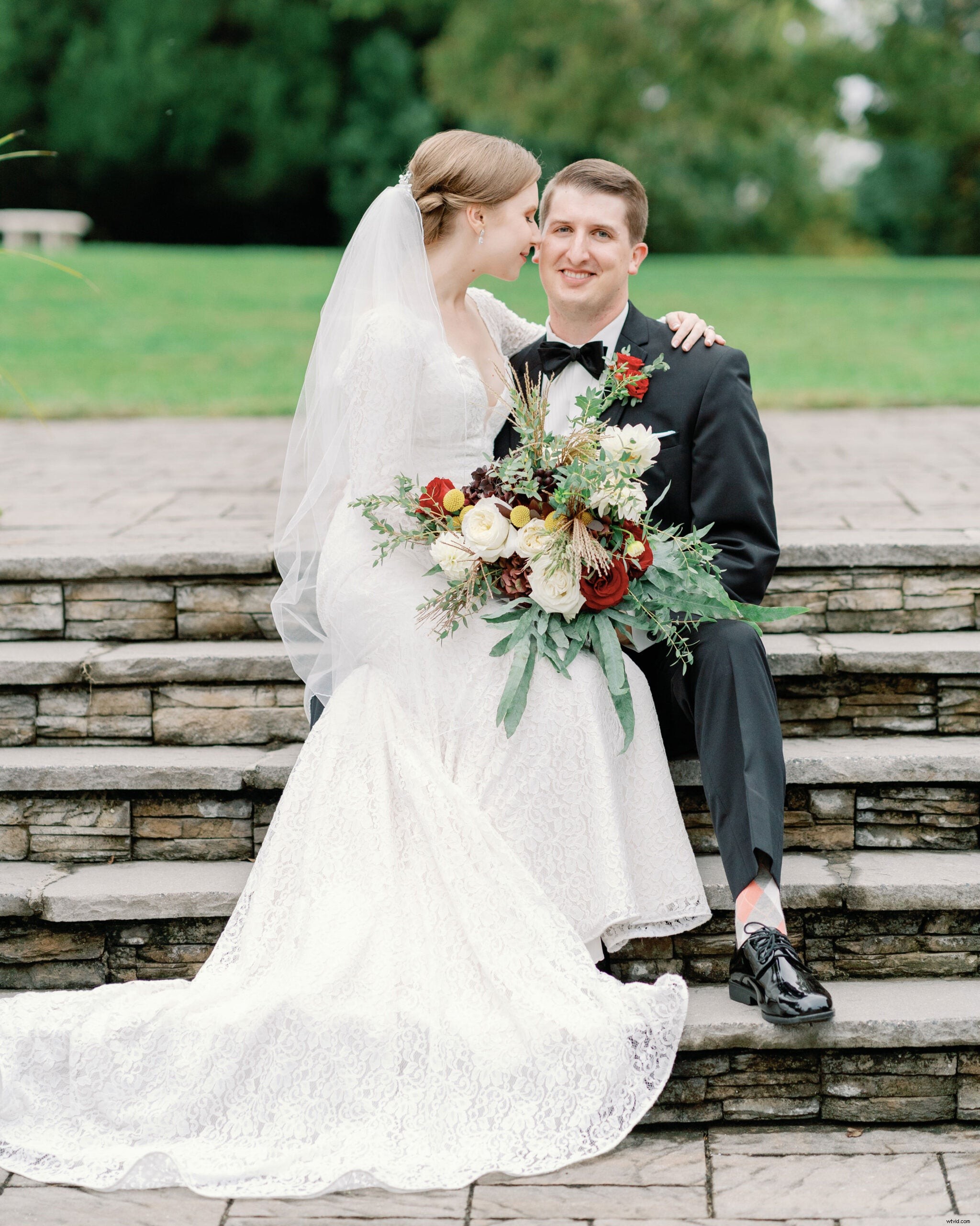 Master Posing Couples: Pro Wedding Photographer Tips & Tricks