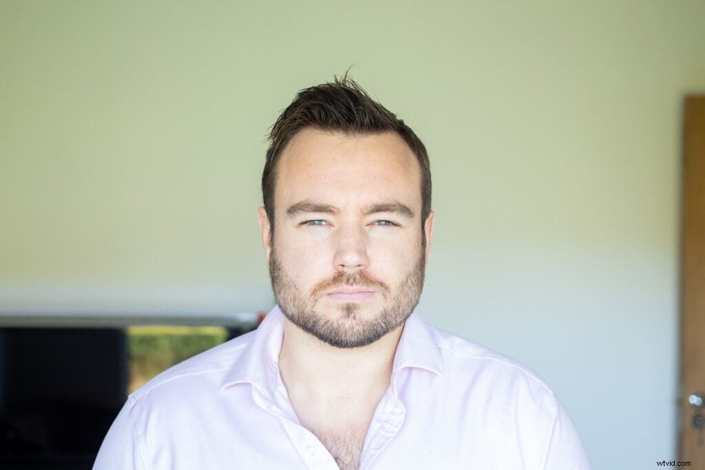 Master Posing Techniques: Turn Every Photo into a Flawless Profile Pic