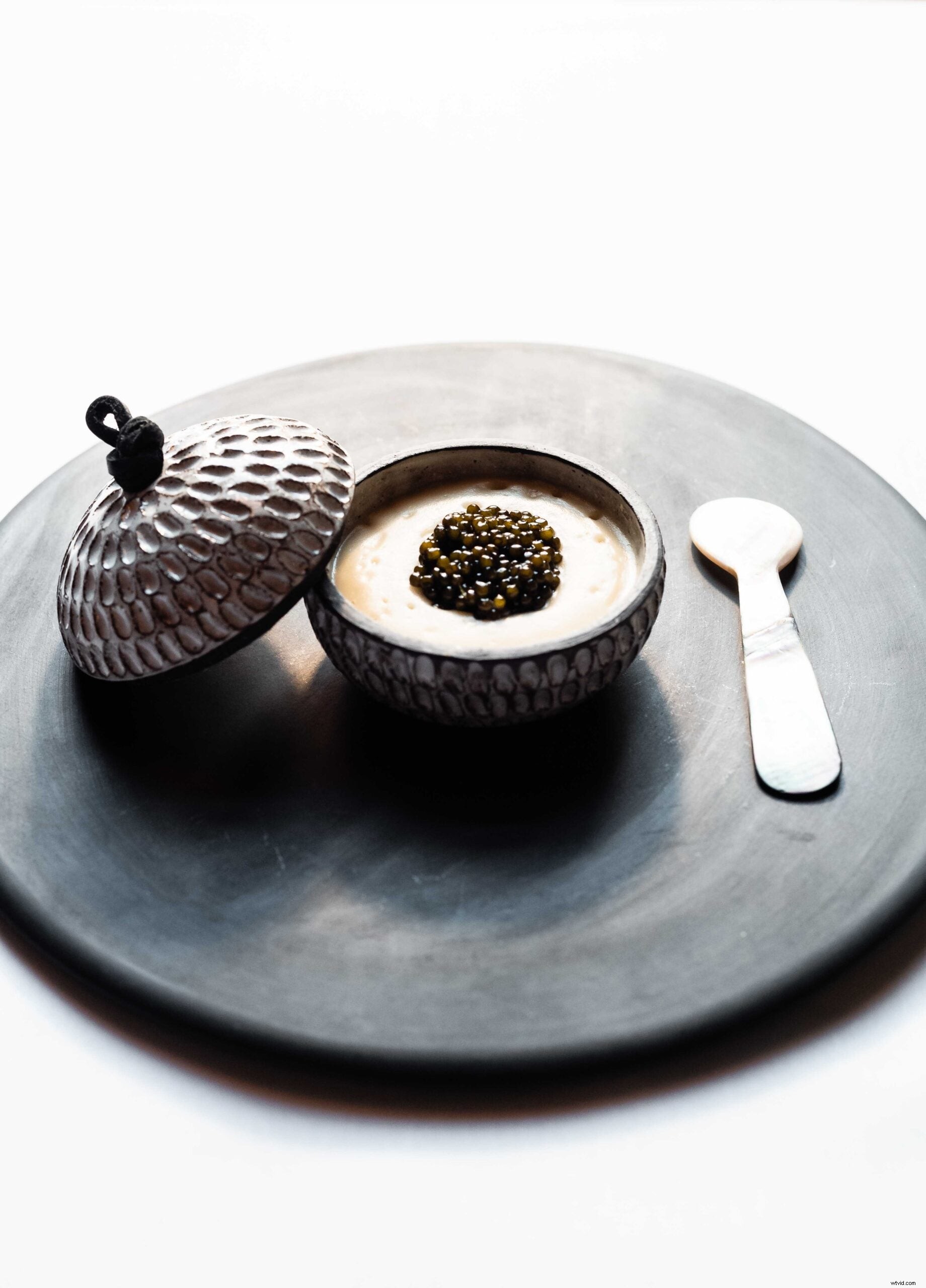 Expert Tips for Capturing Flattering Food Photos in Any Setting