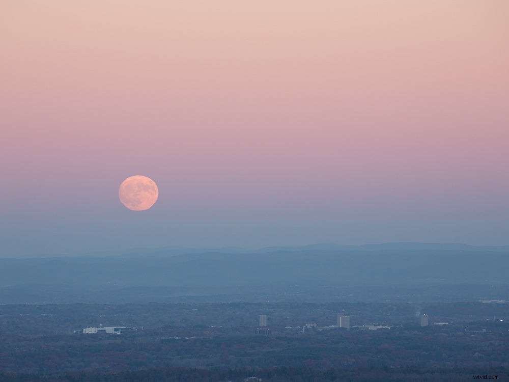 Moon Photography Guide: Capture Stunning Lunar Shots Beyond Blurry White Blobs