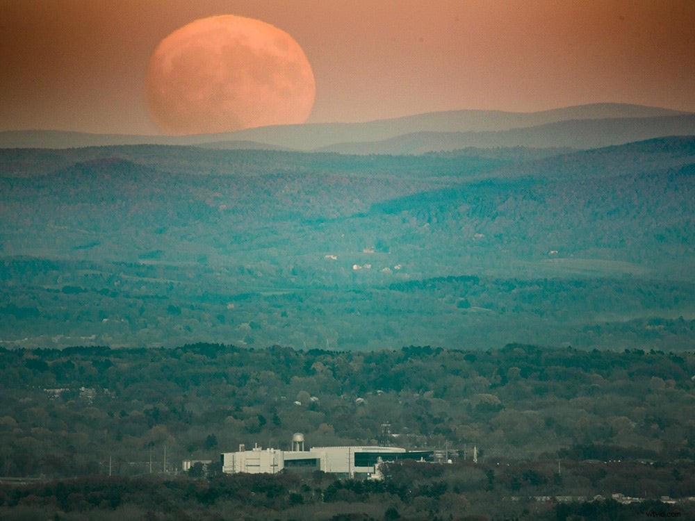Moon Photography Guide: Capture Stunning Lunar Shots Beyond Blurry White Blobs