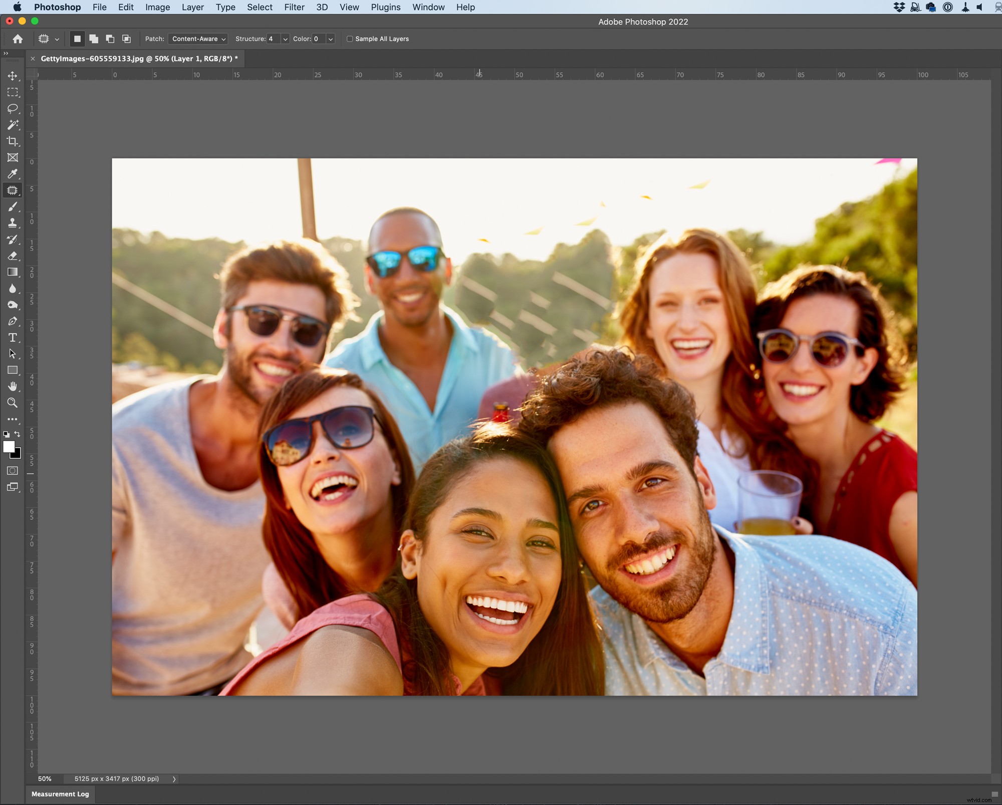 Expert Guide: How to Seamlessly Remove Your Ex from Photos with Photoshop