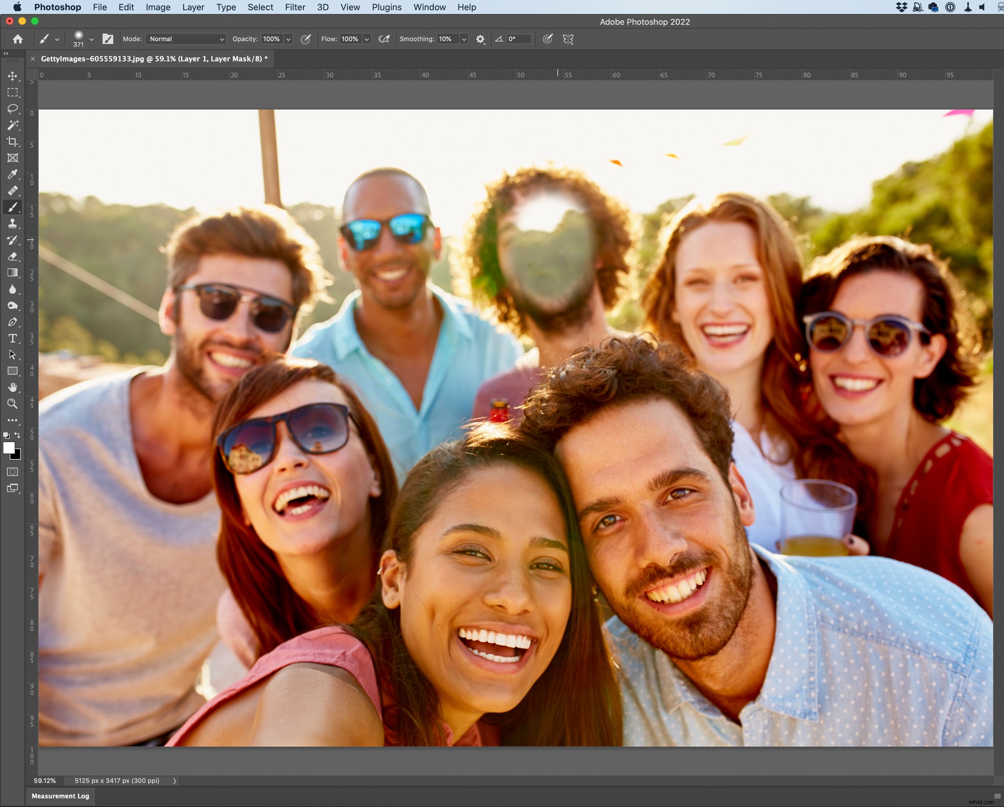 Expert Guide: How to Seamlessly Remove Your Ex from Photos with Photoshop