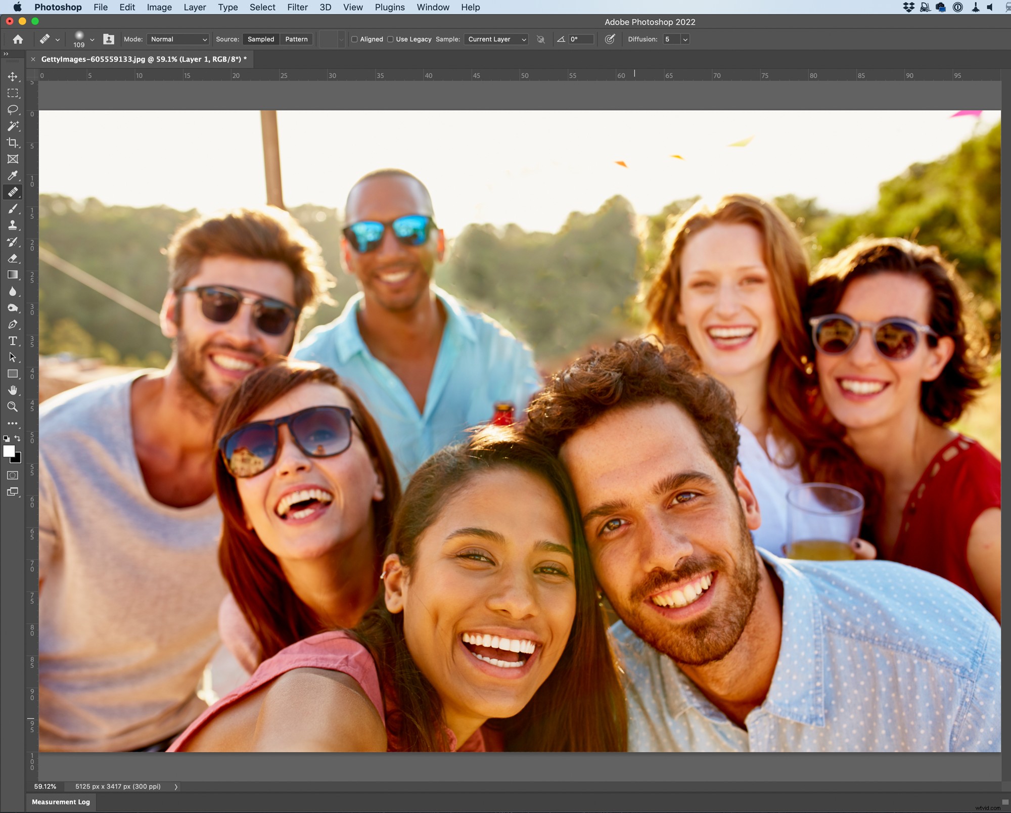 Expert Guide: How to Seamlessly Remove Your Ex from Photos with Photoshop