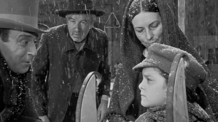 Citizen Kane Analysis: How Deep Focus Cinematography Deepens Narrative Impact