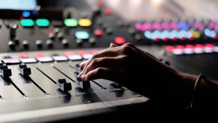 Master Audio Mixing for Live Events: Pro Guide & Tips