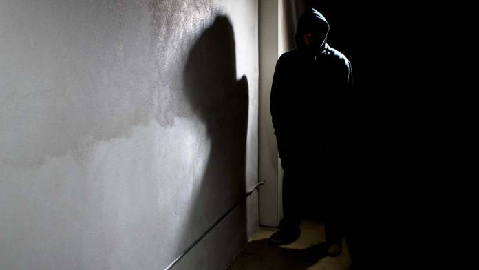 Master Horror Film Lighting on a Budget: Pro Tips for Spine-Chilling Effects