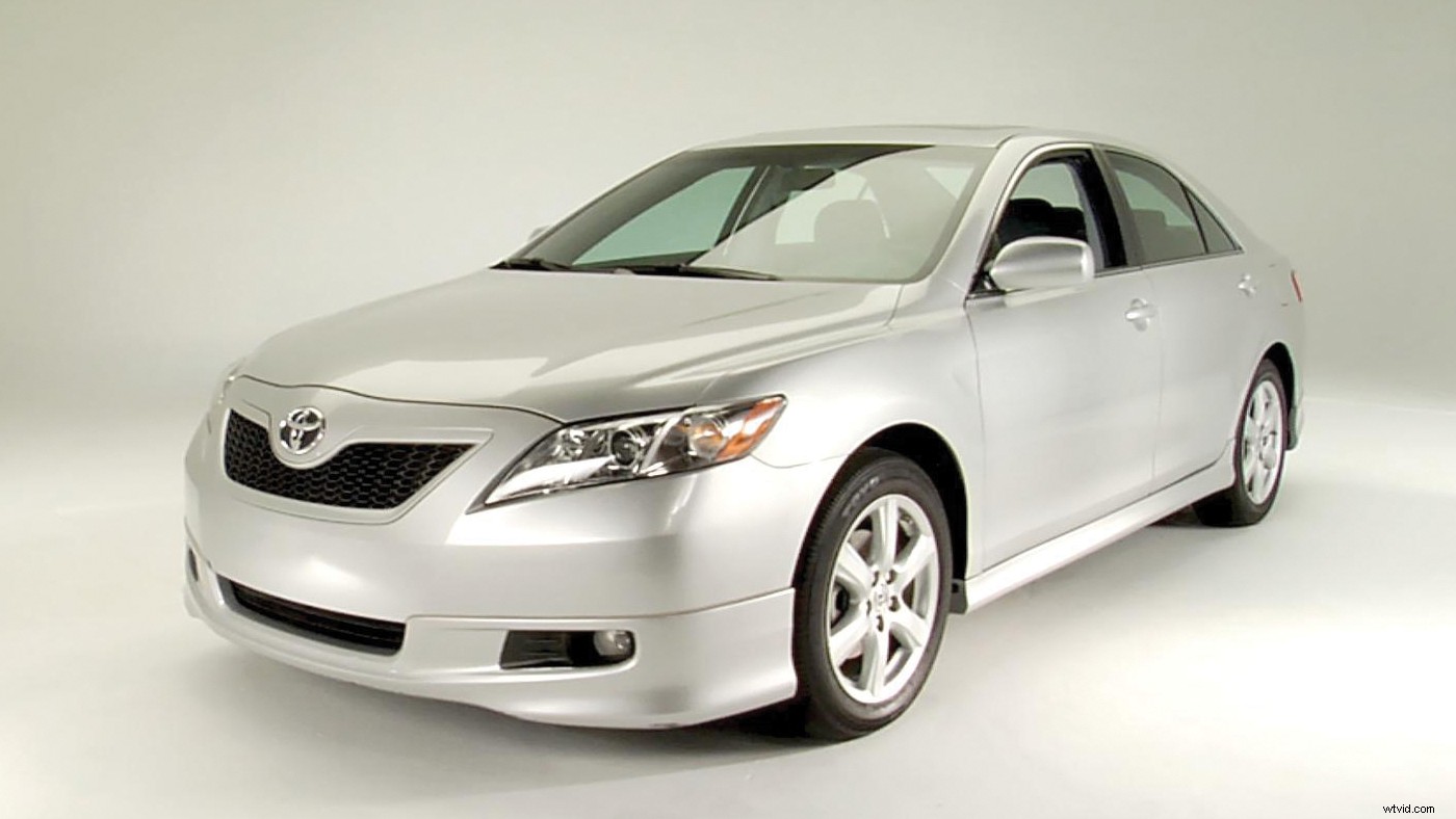 Master Toplight: Pro Techniques for Illuminating Groups in Video Production