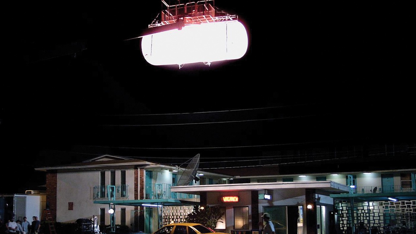 Master Toplight: Pro Techniques for Illuminating Groups in Video Production