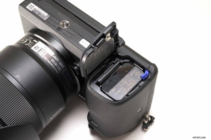 Sony α6400 Hands-On Review: Unlimited Video Recording & Extended Battery Life