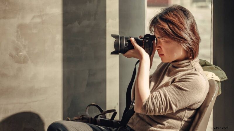 Photographer Salary Guide: Average Earnings from $24K to $200K+