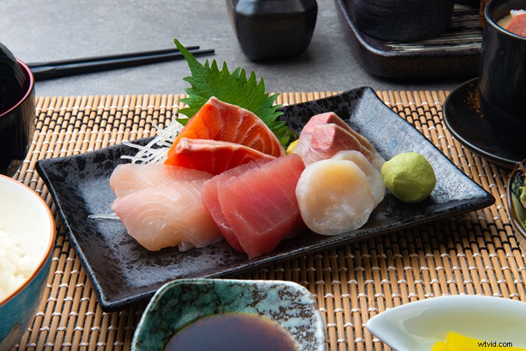 Expert Guide: Shooting Professional Promo Videos for Bars and Restaurants