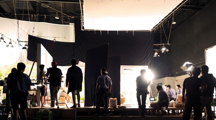 Pre-Lighting: The Essential Ally for Stressed Cinematographers on Film Sets