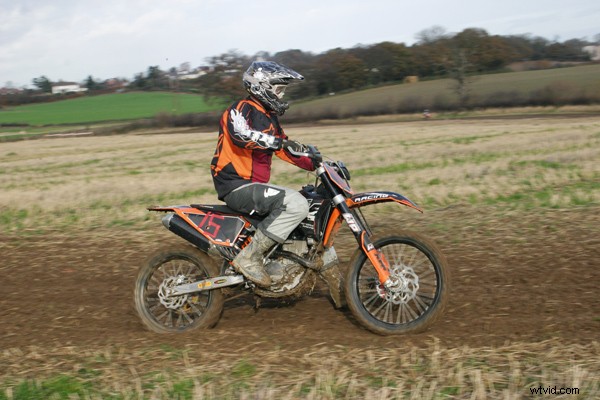 Master Panning: Freeze Moving Subjects with Stunning Blurry Backgrounds