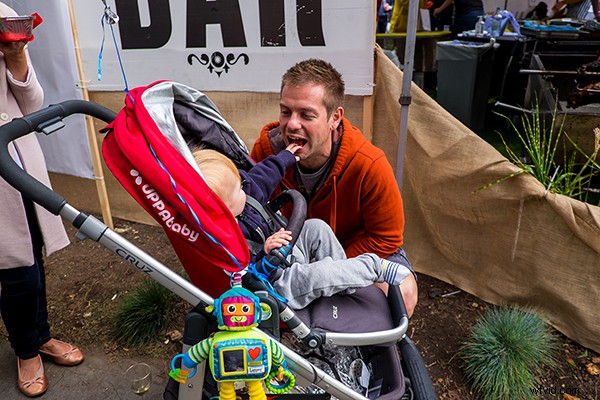 Master Street Photography: 10 Pro Tips for Stunning, Confident Shots