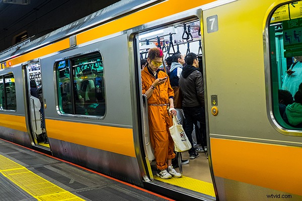 Master Street Photography: 10 Pro Tips for Stunning, Confident Shots