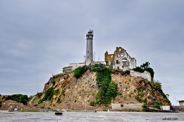 Expert Tips for Capturing Unique Photos at Iconic Tourist Spots