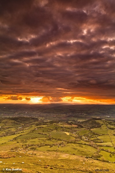 Capturing Stunning Photos on Cloudy & Rainy Days: Pro Tips for Travel Photographers