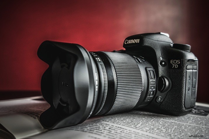 Sigma 18-300mm f/3.5-6.3 DC Macro Lens Review: Ultimate Versatile Superzoom