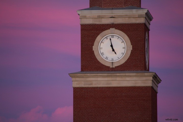 Sigma 18-300mm f/3.5-6.3 DC Macro Lens Review: Ultimate Versatile Superzoom