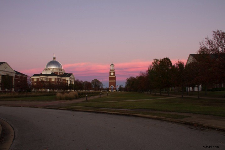 Sigma 18-300mm f/3.5-6.3 DC Macro Lens Review: Ultimate Versatile Superzoom