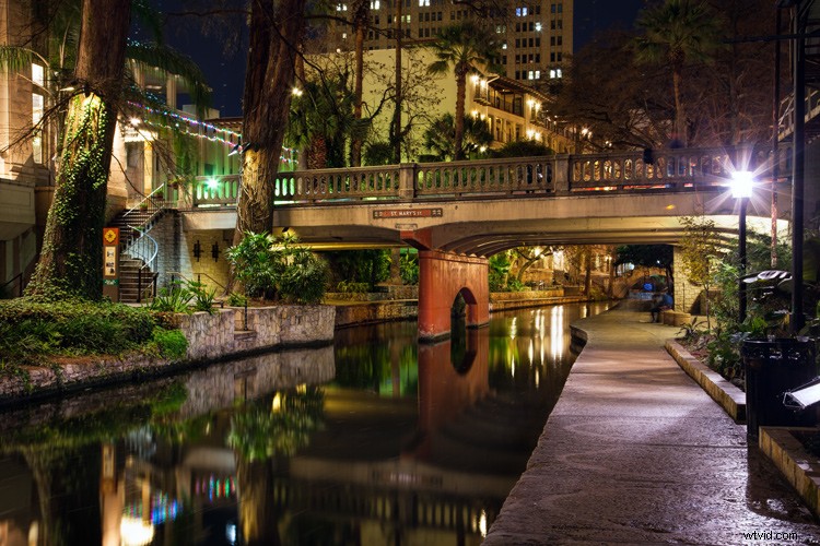 Elevate Your Night Photography: Master Reflections for Stunning Shots