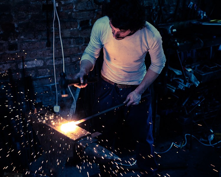 Master Moody Photography: Harness Light for Atmospheric, Emotional Images