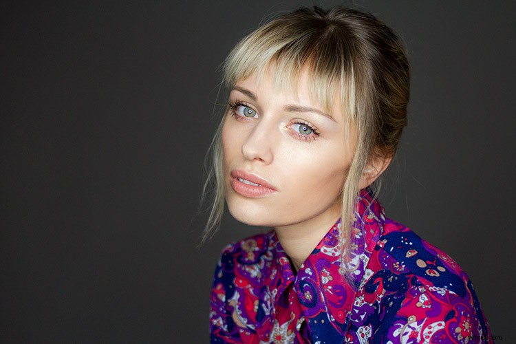 Expert Review: Interfit INT812 Fluorescent Ring Light for Flawless Portraits