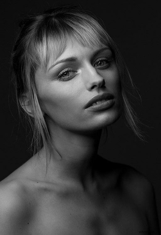 Expert Review: Interfit INT812 Fluorescent Ring Light for Flawless Portraits