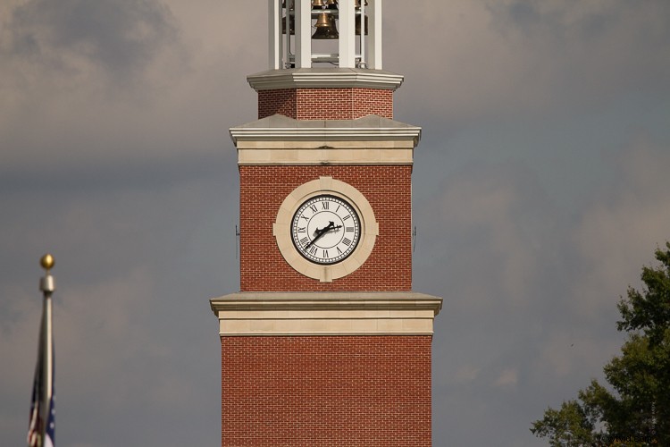 Sigma 100-400mm f/5-6.3 DG OS HSM Contemporary Lens Review: Expert Insights & Performance