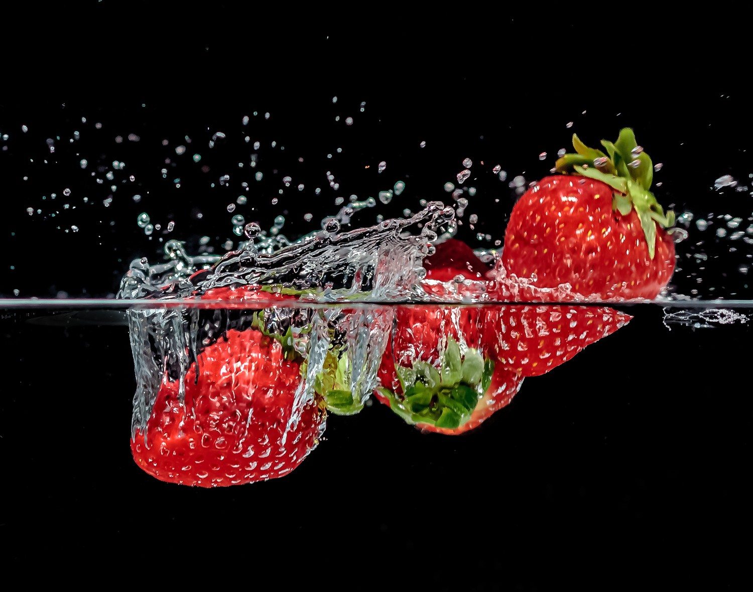 Master Stunning High-Speed Splash Photography: No Flash Required – Expert Guide